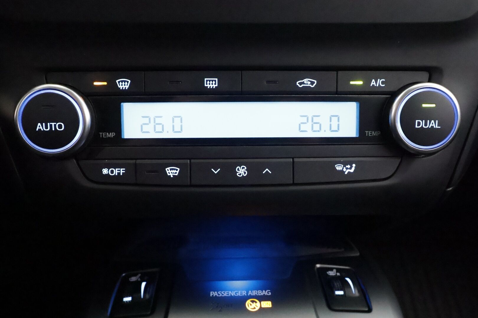 Toyota Avensis 2017 1,8 Valvematic Active Touring Sports Multidrive S * Lohkolämmitin / Vakkari / Kaistavahti / P.Kamera / Bluetooth * - Suomi-auto / Kahdet renkaat aluvanteilla / Merkkihuollot