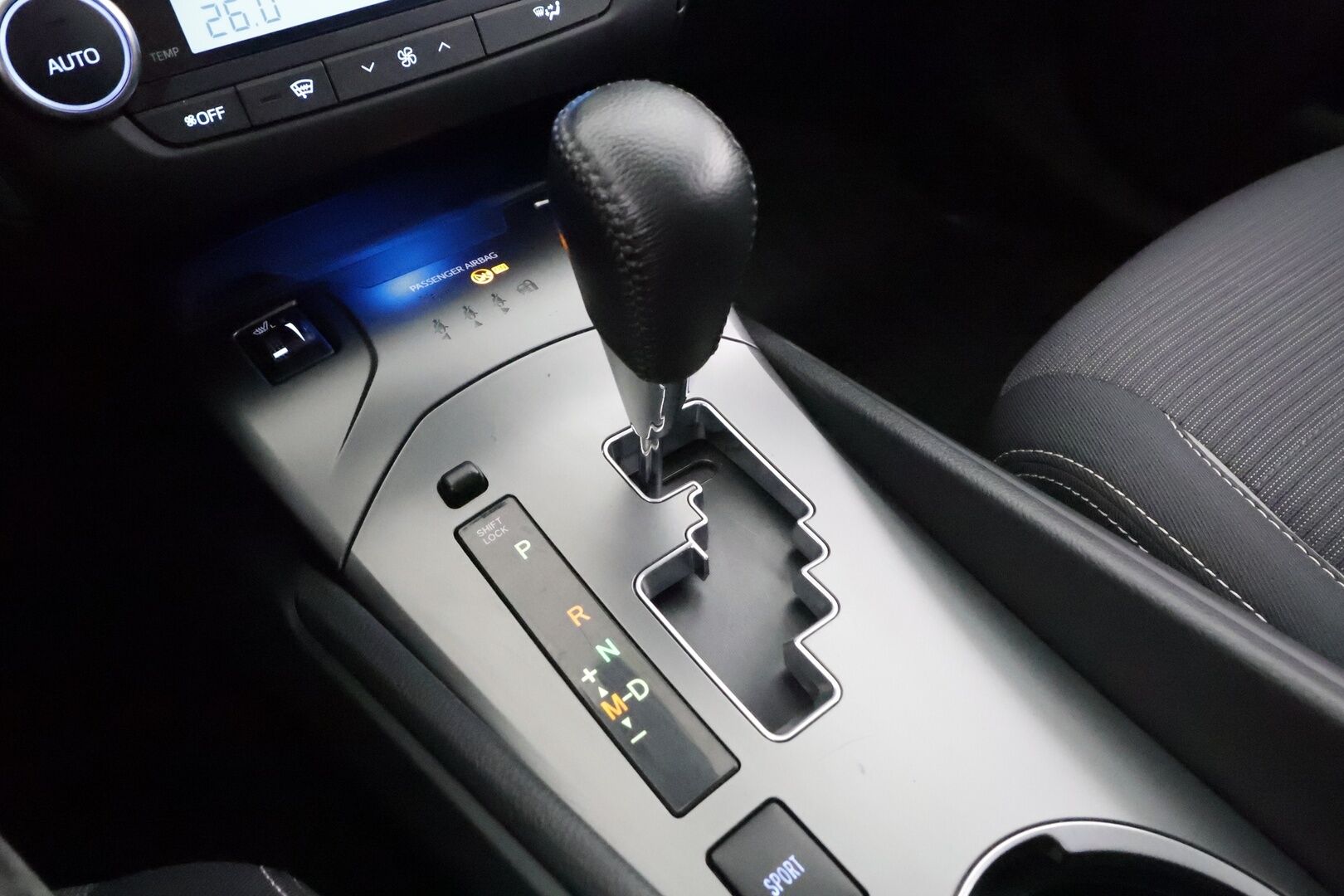 Toyota Avensis 2017 1,8 Valvematic Active Touring Sports Multidrive S * Lohkolämmitin / Vakkari / Kaistavahti / P.Kamera / Bluetooth * - Suomi-auto / Kahdet renkaat aluvanteilla / Merkkihuollot