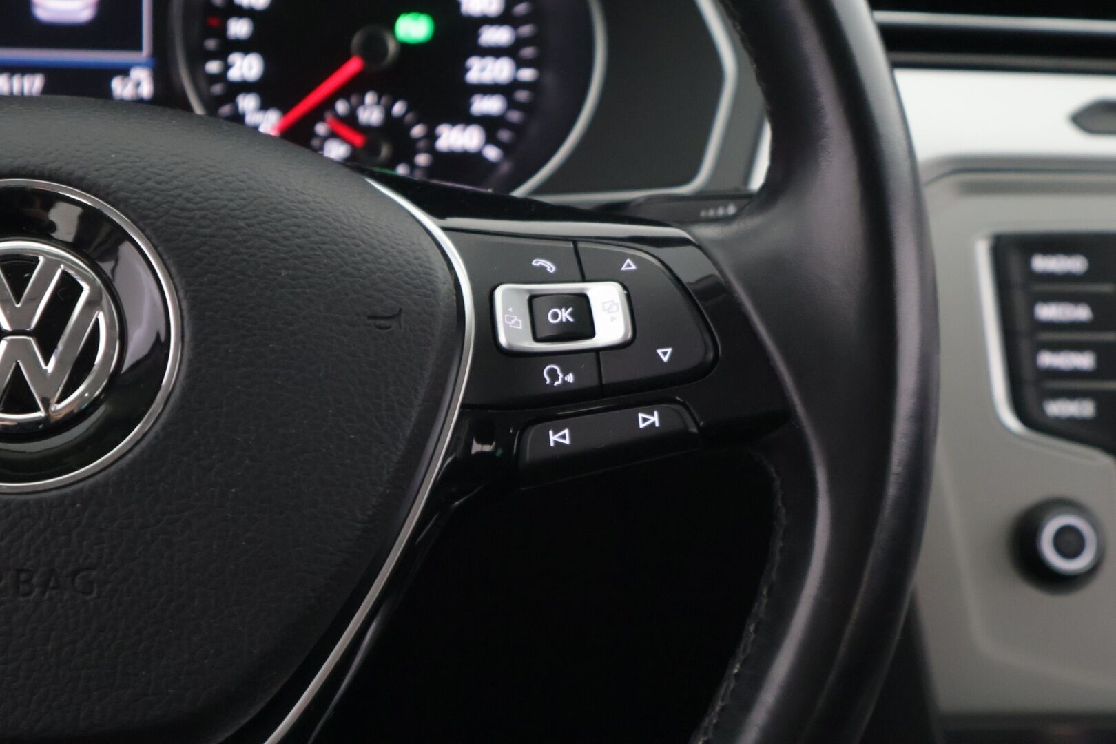 Volkswagen Passat 2017 Variant Comfortline 2,0 TDI 140 kW (190 hv) 4MOTION DSG-aut. Winter Edition */ Adapt. vakkari / P.kamera / Webasto / Kessy / Koukku / 2x renkaat /* - Suomi-auto / 2x renkaat