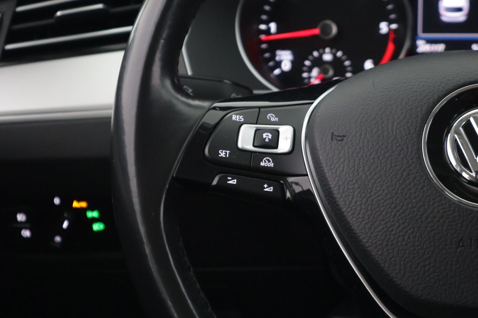 Volkswagen Passat 2017 Variant Comfortline 2,0 TDI 140 kW (190 hv) 4MOTION DSG-aut. Winter Edition */ Adapt. vakkari / P.kamera / Webasto / Kessy / Koukku / 2x renkaat /* - Suomi-auto / 2x renkaat