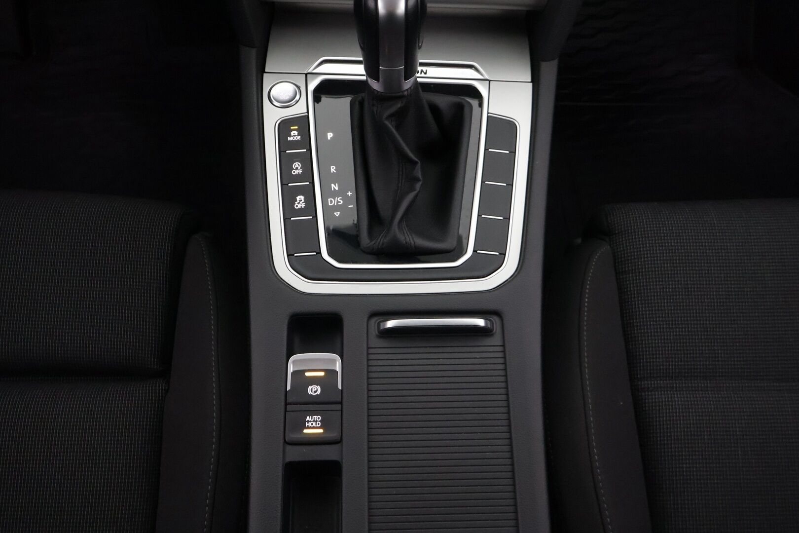 Volkswagen Passat 2017 Variant Comfortline 2,0 TDI 140 kW (190 hv) 4MOTION DSG-aut. Winter Edition */ Adapt. vakkari / P.kamera / Webasto / Kessy / Koukku / 2x renkaat /* - Suomi-auto / 2x renkaat