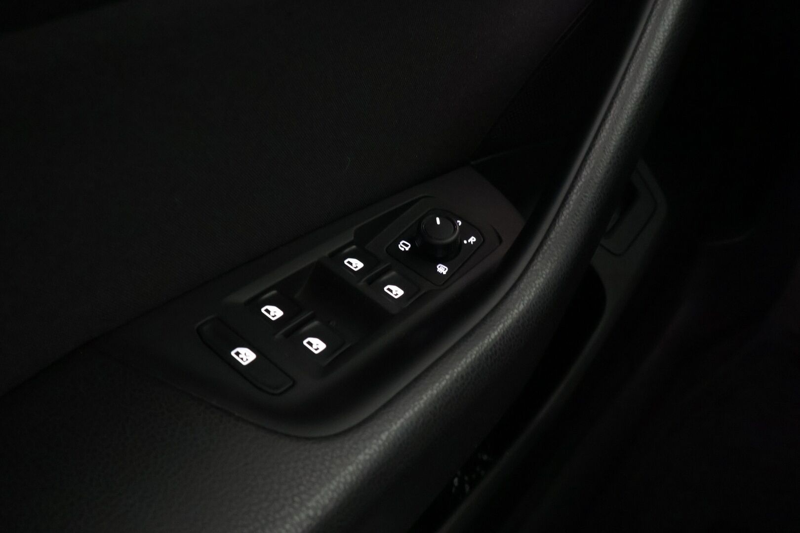 Volkswagen Passat 2017 Variant Comfortline 2,0 TDI 140 kW (190 hv) 4MOTION DSG-aut. Winter Edition */ Adapt. vakkari / P.kamera / Webasto / Kessy / Koukku / 2x renkaat /* - Suomi-auto / 2x renkaat