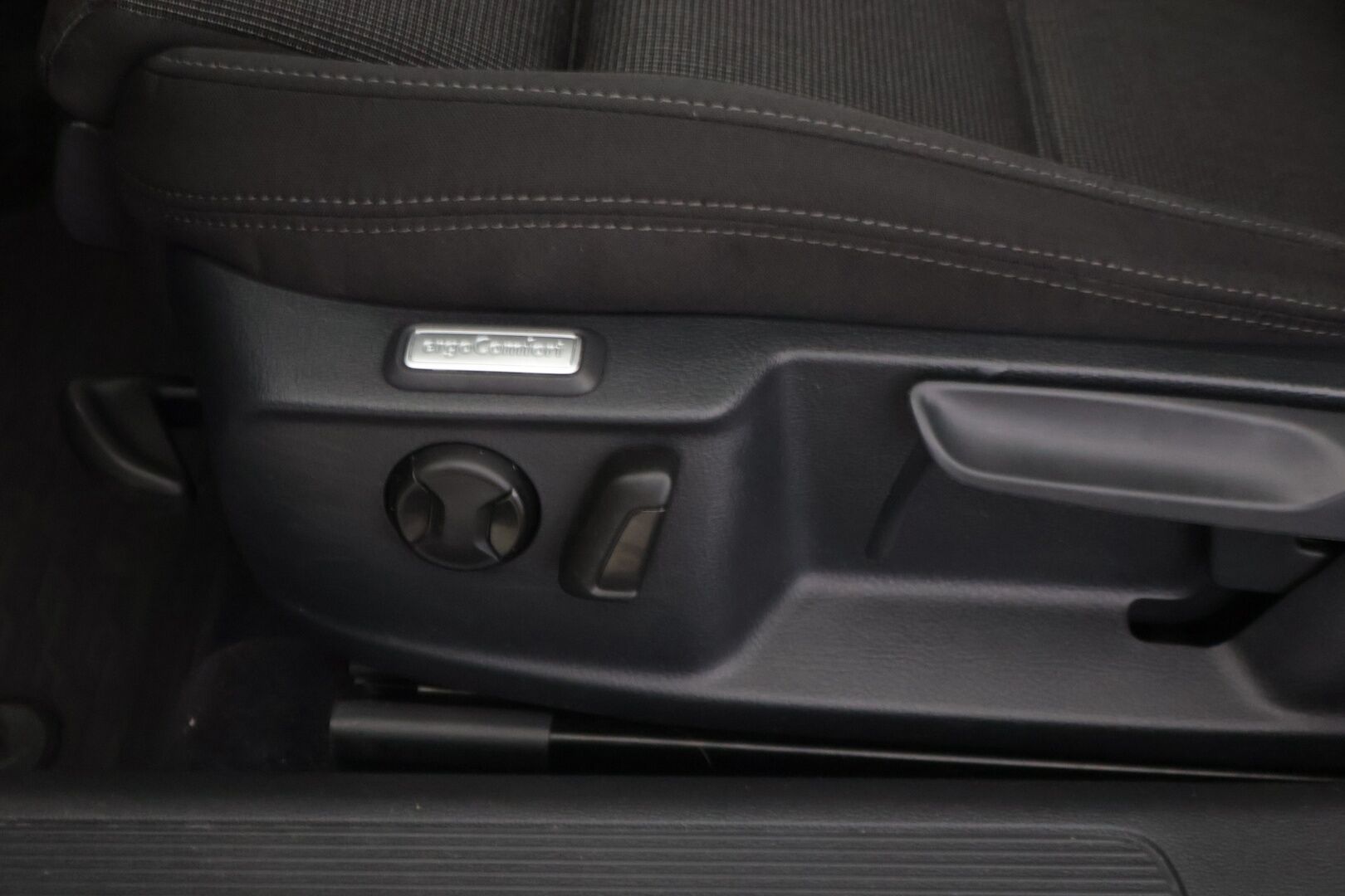 Volkswagen Passat 2017 Variant Comfortline 2,0 TDI 140 kW (190 hv) 4MOTION DSG-aut. Winter Edition */ Adapt. vakkari / P.kamera / Webasto / Kessy / Koukku / 2x renkaat /* - Suomi-auto / 2x renkaat