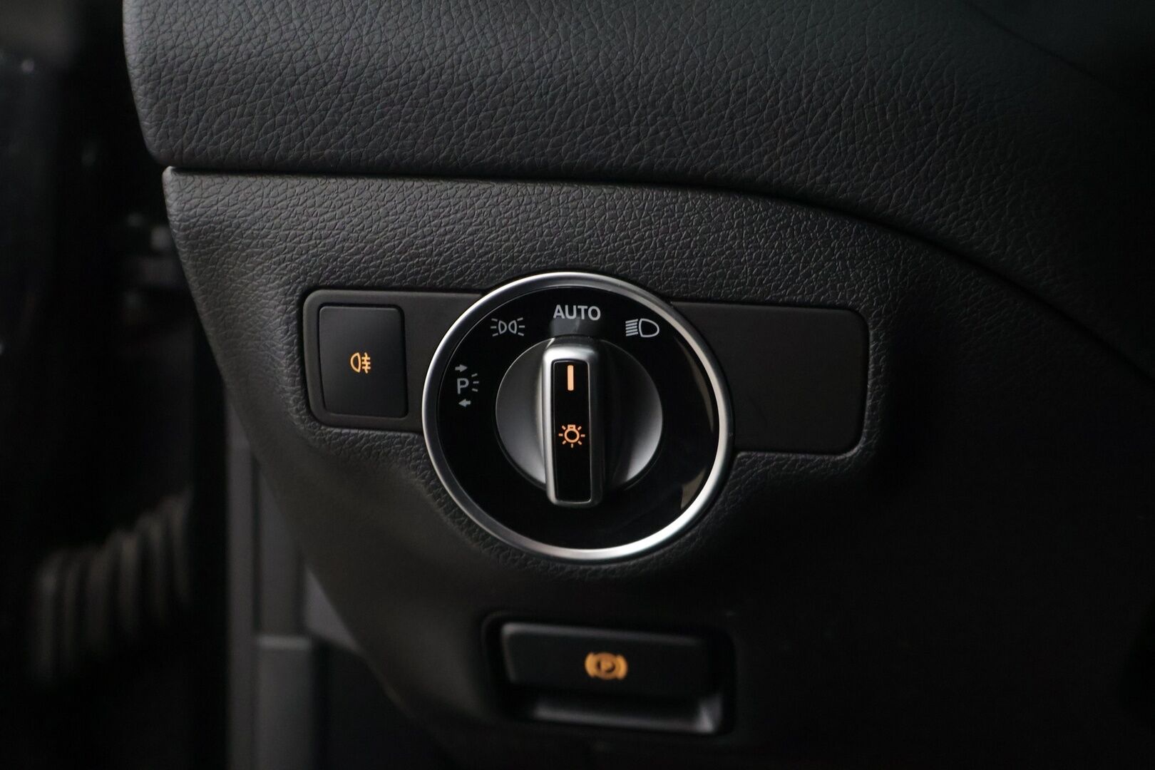 Mercedes-Benz CLA 2017 180 Shooting Brake Automatic Edition * AMG maski / P. Kamera / Sporttipenkit / Vakkari / LED * - Suomi-auto / Kahdet renkaat alumiinivanteilla!