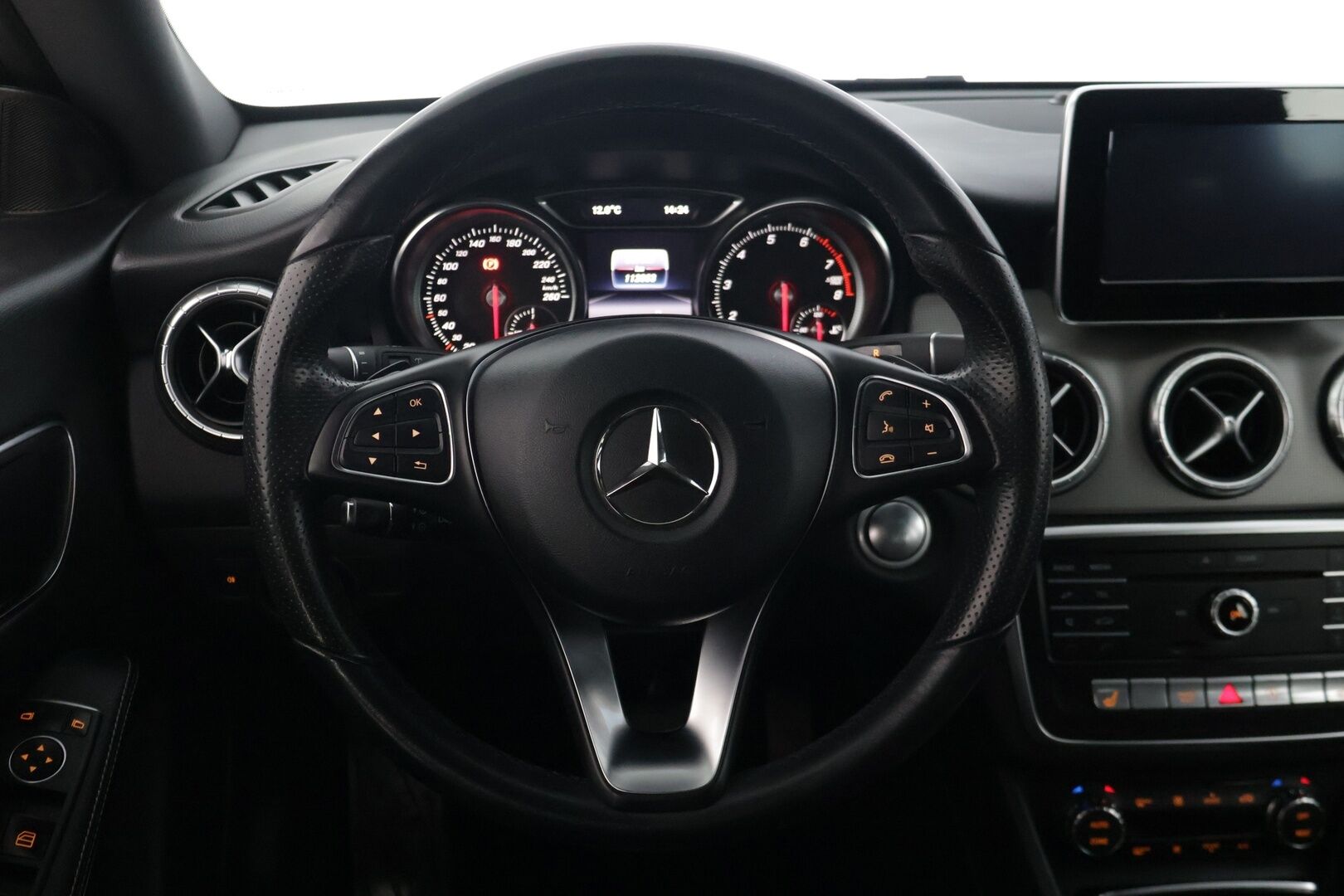 Mercedes-Benz CLA 2017 180 Shooting Brake Automatic Edition * AMG ulkonäkö / P. Kamera / Sporttipenkit / Vakkari / LED * - Suomi-auto / Lohkolämmitin / Kahdet renkaat alumiinivanteilla!