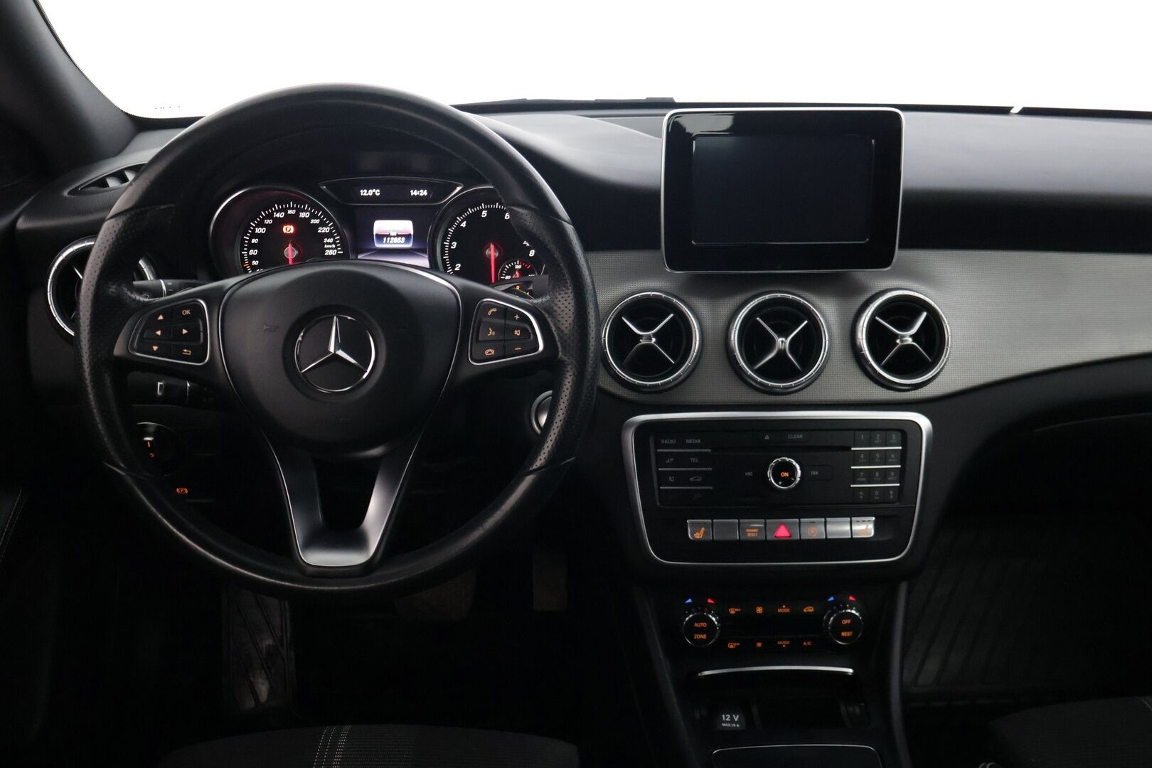 Mercedes-Benz CLA 2017 180 Shooting Brake Automatic Edition * AMG ulkonäkö / P. Kamera / Sporttipenkit / Vakkari / LED * - Suomi-auto / Lohkolämmitin / Kahdet renkaat alumiinivanteilla!