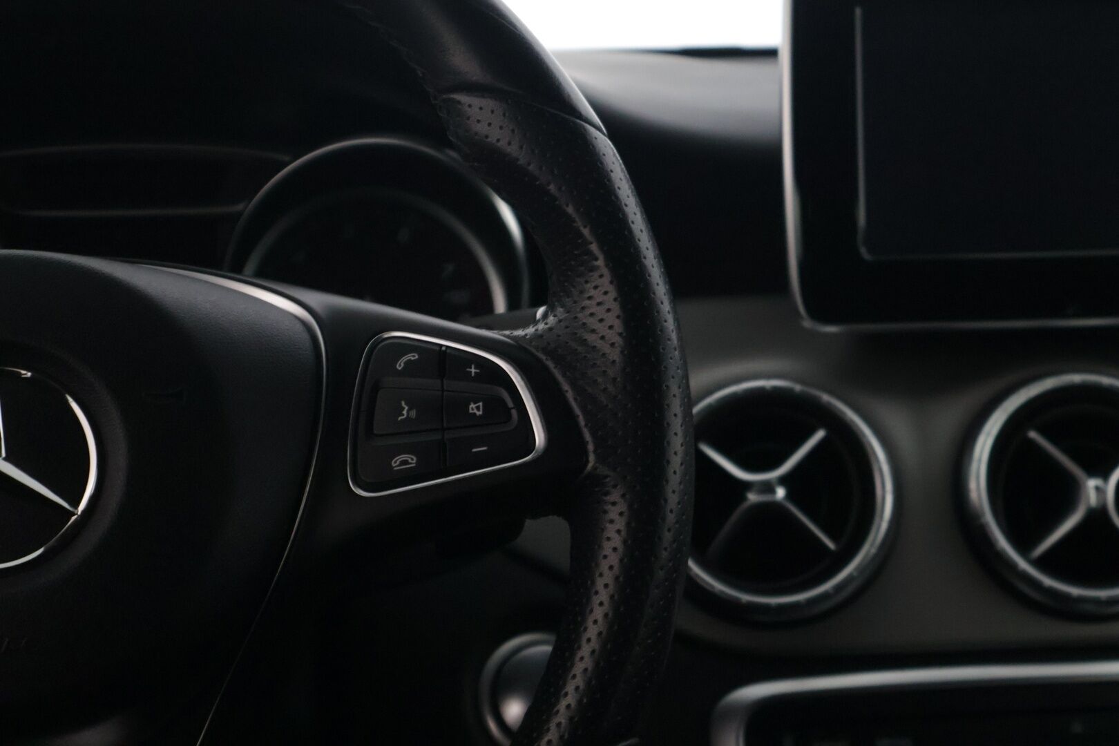 Mercedes-Benz CLA 2017 180 Shooting Brake Automatic Edition * AMG maski / P. Kamera / Sporttipenkit / Vakkari / LED * - Suomi-auto / Kahdet renkaat alumiinivanteilla!