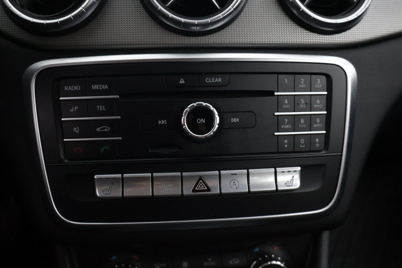 Mercedes-Benz CLA 2017 180 Shooting Brake Automatic Edition * AMG maski / P. Kamera / Sporttipenkit / Vakkari / LED * - Suomi-auto / Kahdet renkaat alumiinivanteilla!