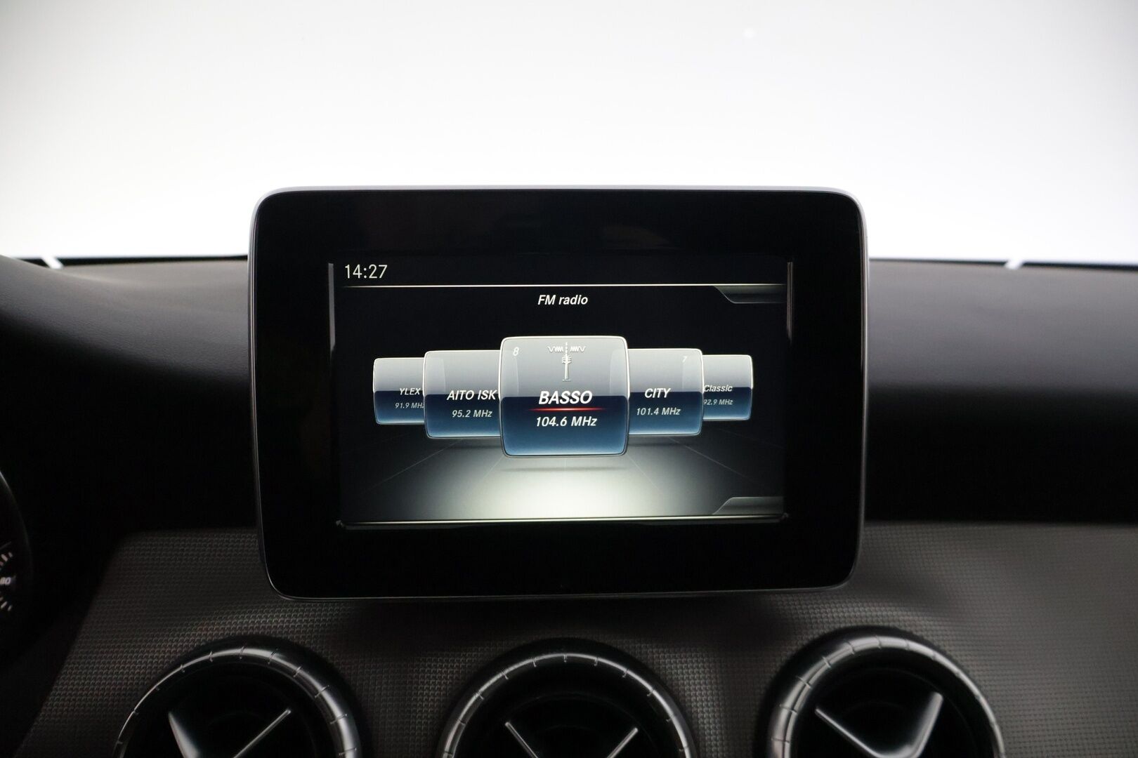 Mercedes-Benz CLA 2017 180 Shooting Brake Automatic Edition * AMG maski / P. Kamera / Sporttipenkit / Vakkari / LED * - Suomi-auto / Kahdet renkaat alumiinivanteilla!