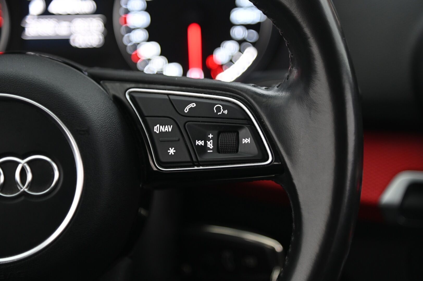 Audi Q2 2017 Business Sport 1,4 TFSI COD 110 kW *Vakkari / Koukku / Suomi-auto / BT / Tutkat* - *Kahdet renkaat ja vanteet*