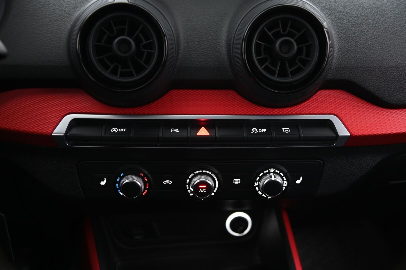 Audi Q2 2017 Business Sport 1,4 TFSI COD 110 kW *Vakkari / Koukku / Suomi-auto / BT / Tutkat* - *Kahdet renkaat ja vanteet* - HULLUT BLACKWEEK JATKOT - KORKOTARJOUS 2,49%