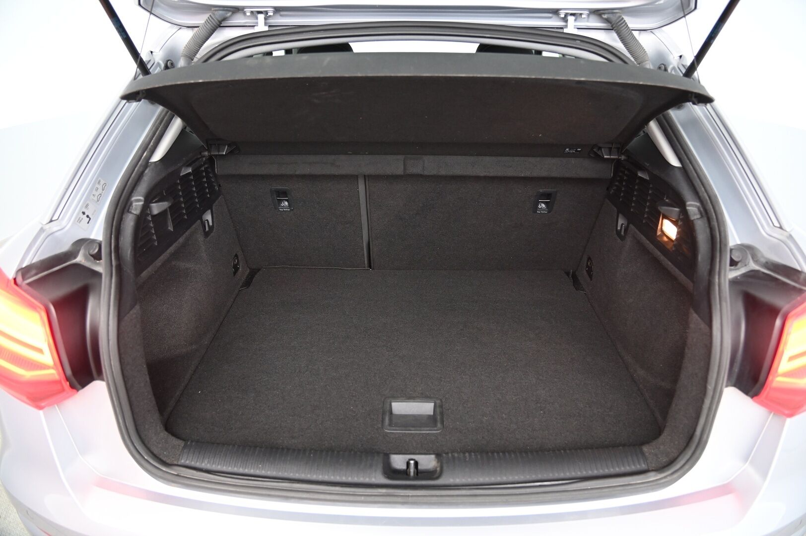 Audi Q2 2017 Business Sport 1,4 TFSI COD 110 kW *Vakkari / Koukku / Suomi-auto / BT / Tutkat* - *Kahdet renkaat ja vanteet* - HULLUT BLACKWEEK JATKOT - KORKOTARJOUS 2,49%