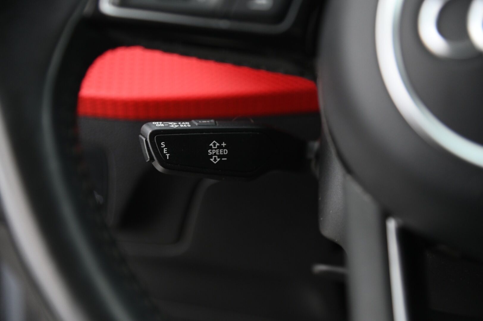 Audi Q2 2017 Business Sport 1,4 TFSI COD 110 kW *Vakkari / Koukku / Suomi-auto / BT / Tutkat* - *Kahdet renkaat ja vanteet*