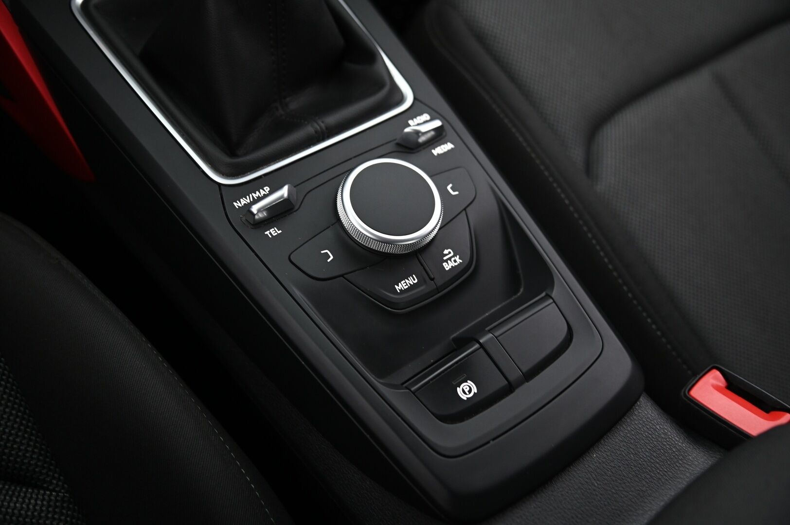 Audi Q2 2017 Business Sport 1,4 TFSI COD 110 kW *Vakkari / Koukku / Suomi-auto / BT / Tutkat* - *Kahdet renkaat ja vanteet*