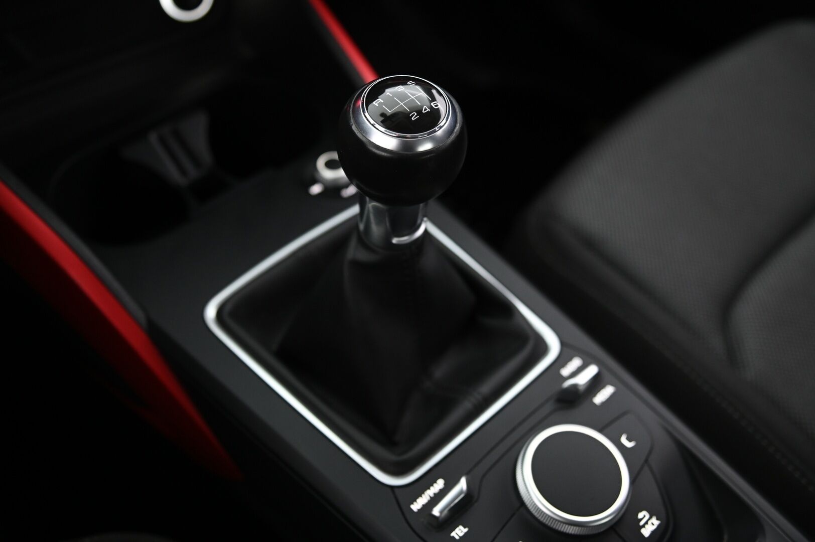 Audi Q2 2017 Business Sport 1,4 TFSI COD 110 kW *Vakkari / Koukku / Suomi-auto / BT / Tutkat* - *Kahdet renkaat ja vanteet*