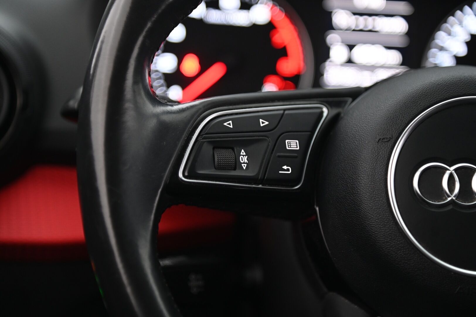 Audi Q2 2017 Business Sport 1,4 TFSI COD 110 kW *Vakkari / Koukku / Suomi-auto / BT / Tutkat* - *Kahdet renkaat ja vanteet*