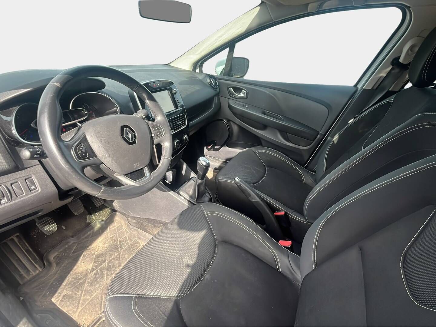 Renault Clio 2017 Sport Tourer TCe 90 Navi Limited - | Vakkari | Koukku |Penkinlämmittimet |2xRenkaat |