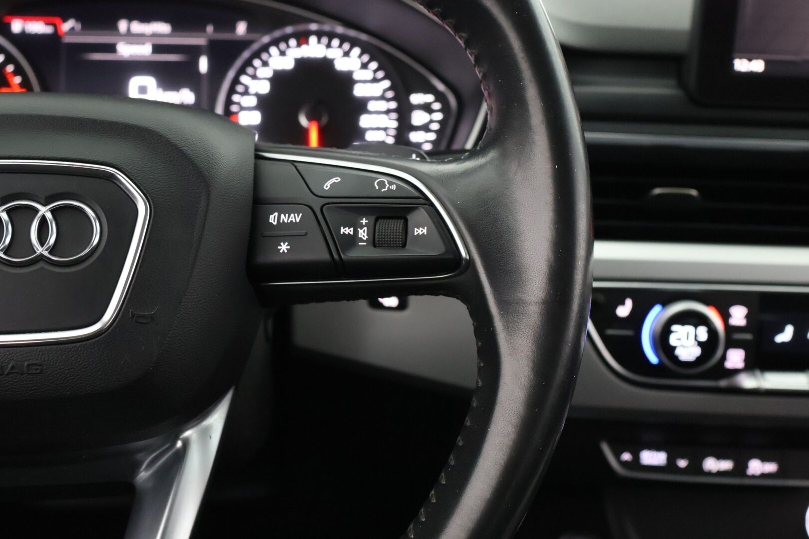 Audi A4 ALLROAD 2017 Land of quattro Edition 2,0 TDI 120 kW quattro S tronic - | Suomiauto | Webasto | Matrix LED | Vetokoukku | Sporttipenkit | Navigointi | KeylessGo |