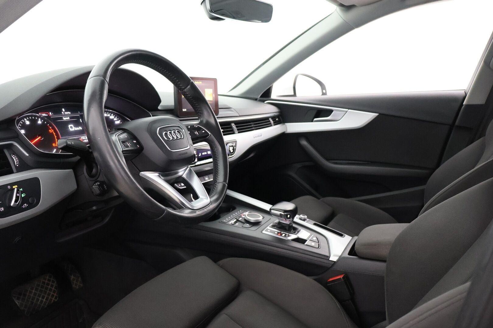 Audi A4 ALLROAD 2017 Land of quattro Edition 2,0 TDI 120 kW quattro S tronic - | Suomiauto | Webasto | Matrix LED | Vetokoukku | Sporttipenkit | Navigointi | KeylessGo |