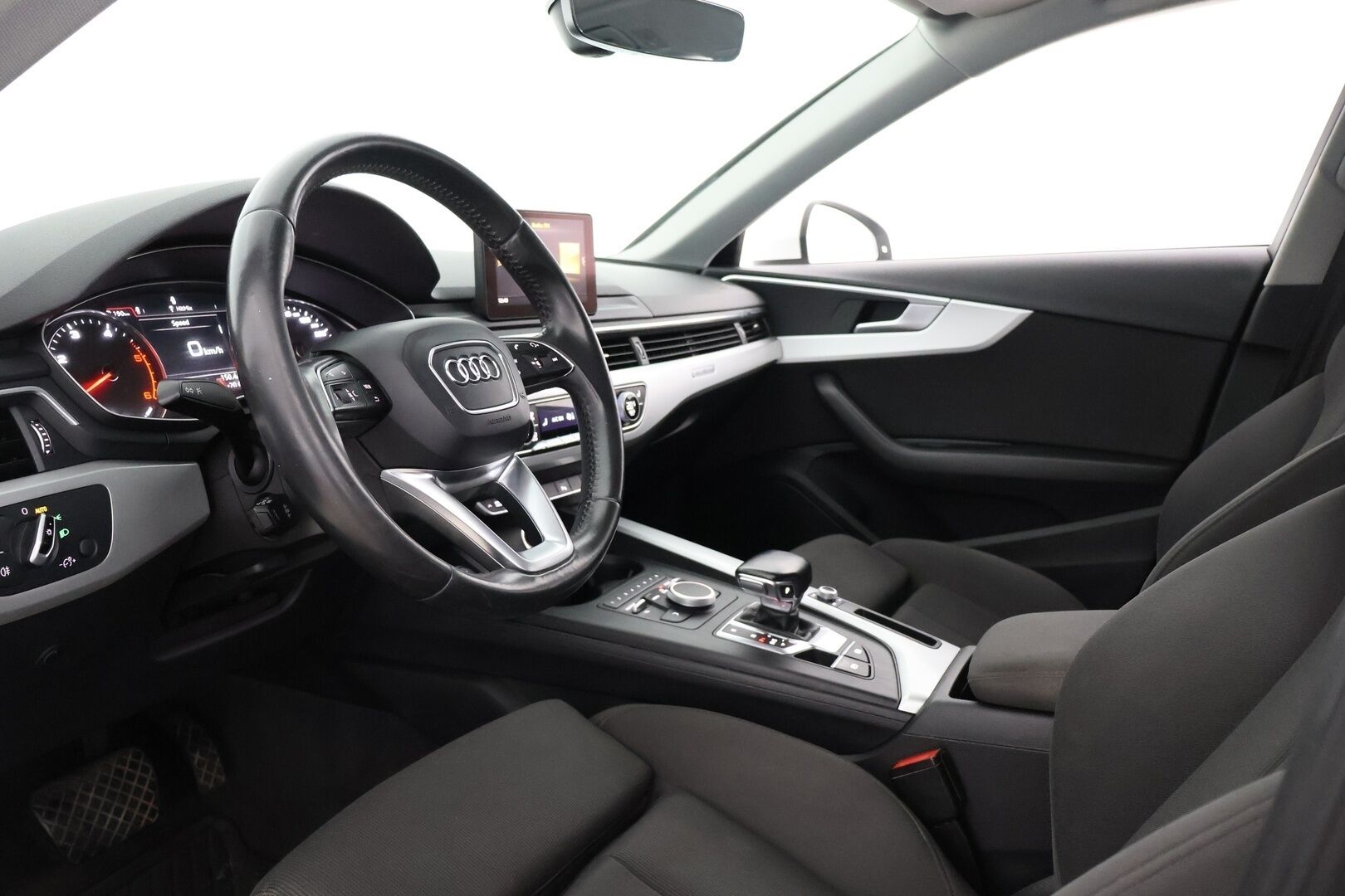 Audi A4 ALLROAD 2017 Land of quattro Edition 2,0 TDI 120 kW quattro S tronic - | Suomiauto | Webasto | Matrix LED | Vetokoukku | Sporttipenkit | Navigointi | KeylessGo |