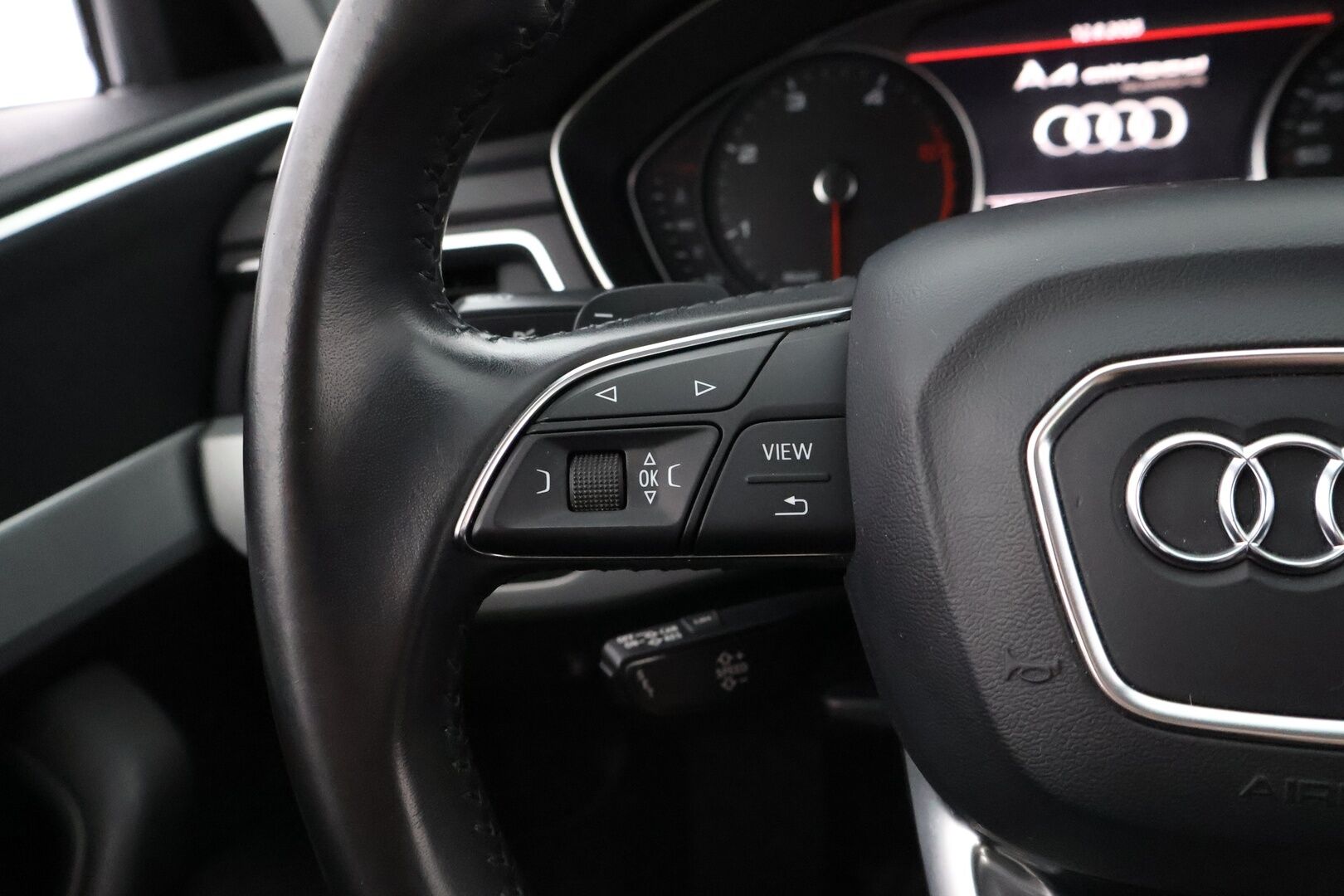 Audi A4 allroad quattro 2017 Land of quattro Edition 2,0 TDI 120 kW quattro S tronic - Suomiauto / Webasto / Matrix LED / Digimittari / Vetokoukku / Sporttipenkit / Navigointi / KeylessGo / Huippuvarusteet / Juuri tullut Tampereelle!