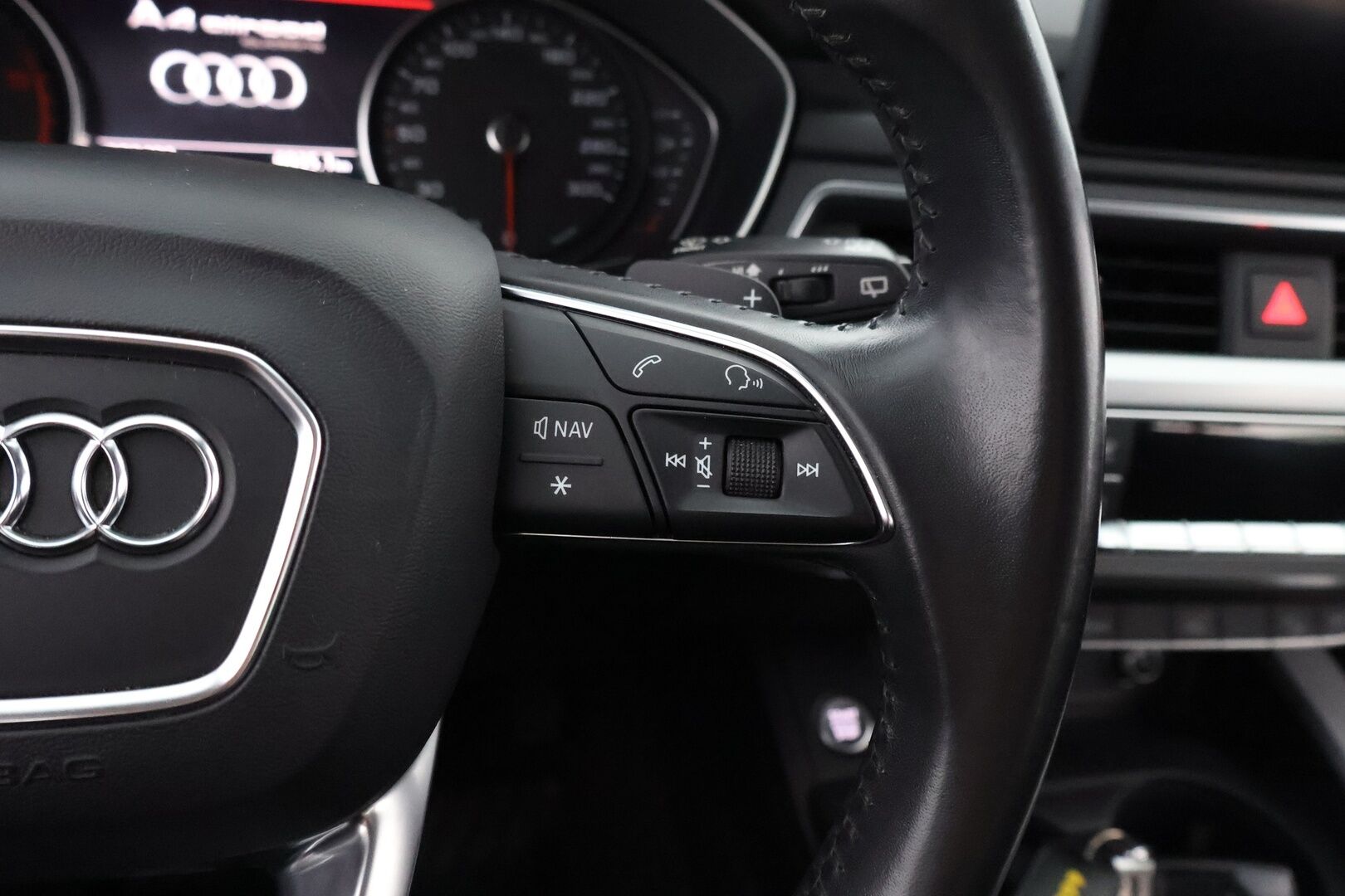 Audi A4 allroad quattro 2017 Land of quattro Edition 2,0 TDI 120 kW quattro S tronic - Suomiauto / Webasto / Matrix LED / Digimittari / Vetokoukku / Sporttipenkit / Navigointi / KeylessGo / Huippuvarusteet / Juuri tullut Tampereelle!