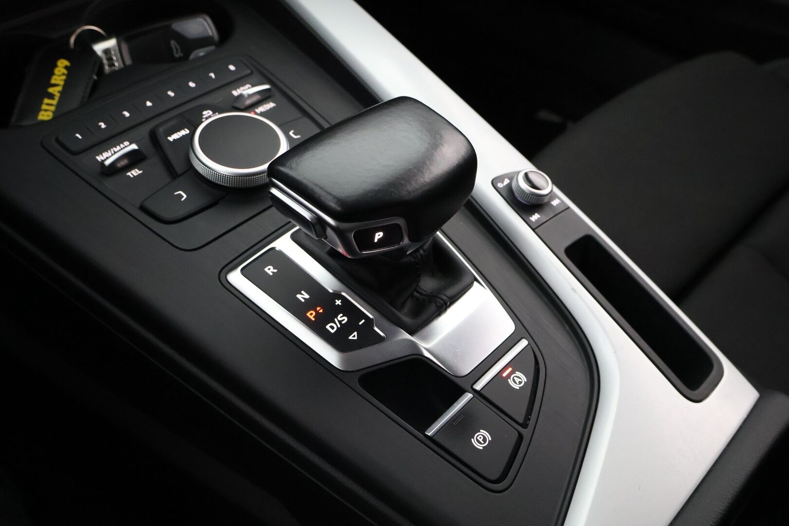 Audi A4 allroad quattro 2017 Land of quattro Edition 2,0 TDI 120 kW quattro S tronic - Suomiauto / Webasto / Matrix LED / Digimittari / Vetokoukku / Sporttipenkit / Navigointi / KeylessGo / Huippuvarusteet / Juuri tullut Tampereelle!