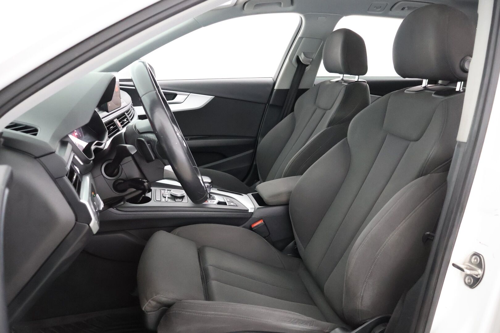 Audi A4 ALLROAD 2017 Land of quattro Edition 2,0 TDI 120 kW quattro S tronic - | Suomiauto | Webasto | Matrix LED | Vetokoukku | Sporttipenkit | Navigointi | KeylessGo |