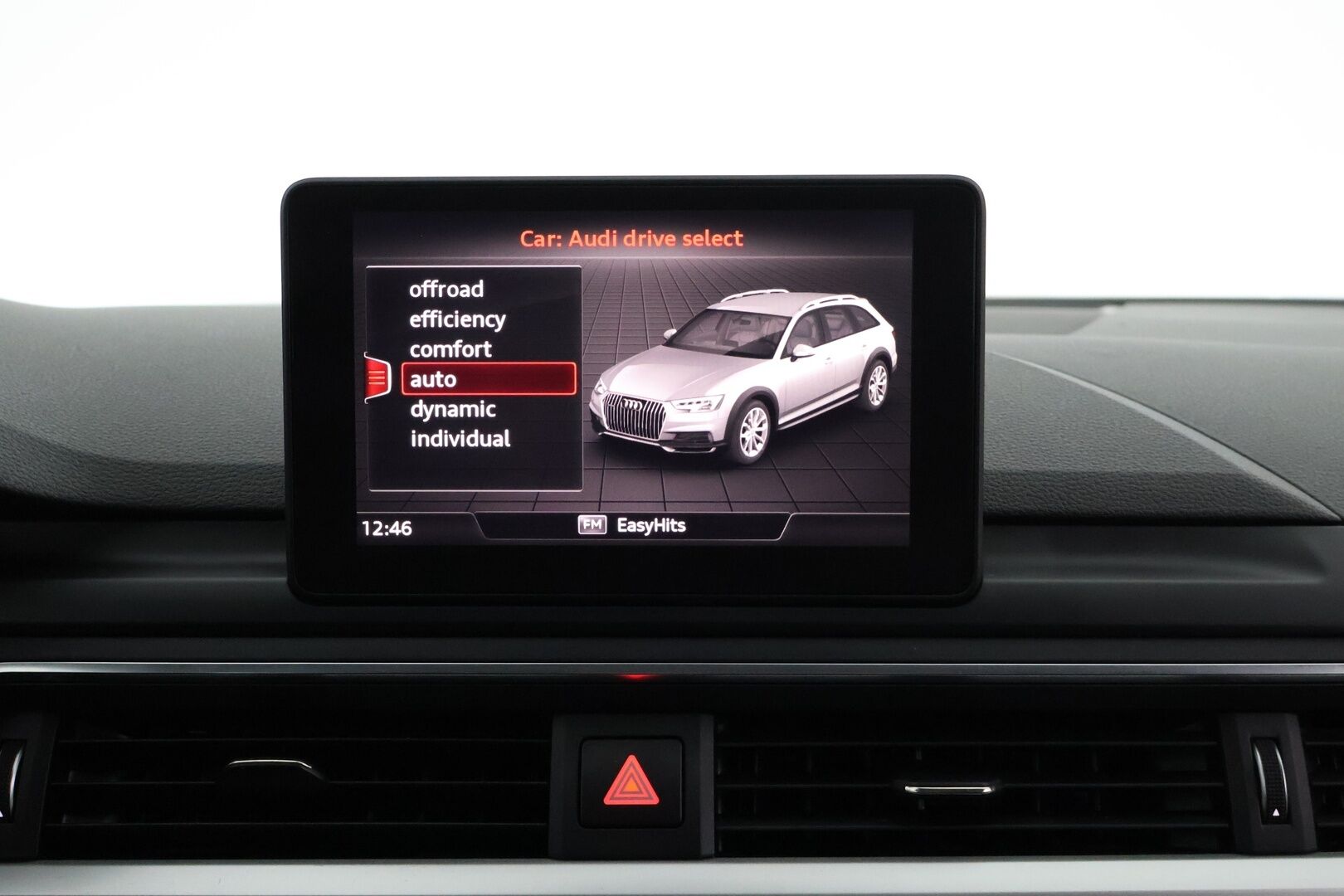 Audi A4 ALLROAD 2017 Land of quattro Edition 2,0 TDI 120 kW quattro S tronic - | Suomiauto | Webasto | Matrix LED | Vetokoukku | Sporttipenkit | Navigointi | KeylessGo |