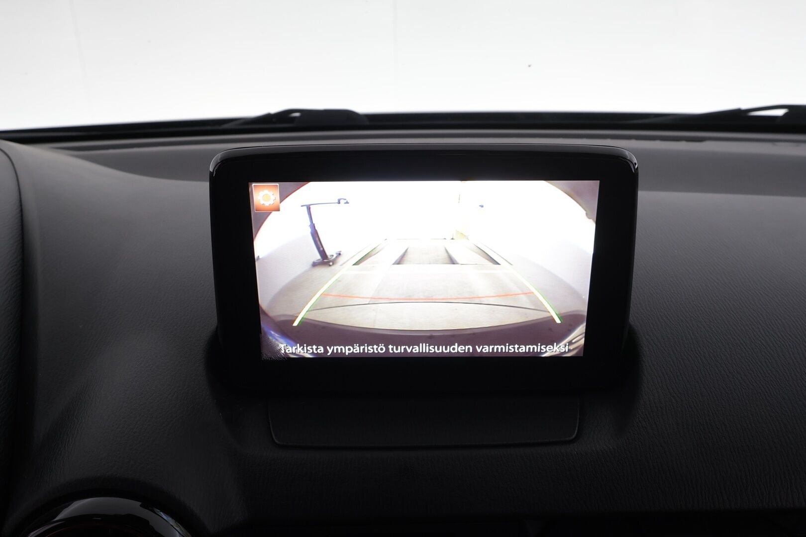 Mazda CX-3 2017 2,0 (120 hv) SKYACTIV-G Premium 6AT EN1 * Suomi-auto / Vakkari / P.kamera / Navi * - Kahdet renkaat aluvanteilla