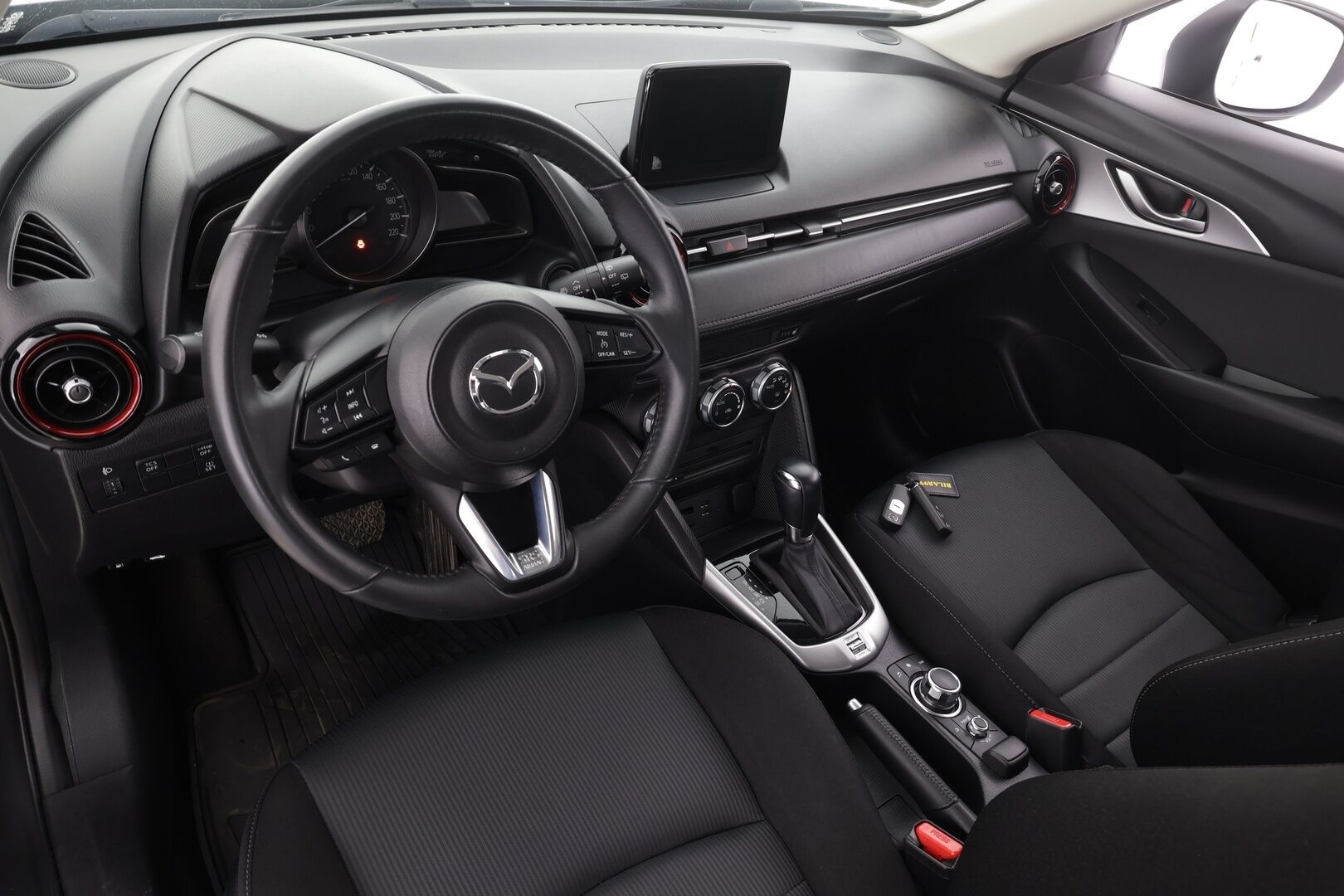 Mazda CX-3 2017 2,0 (120 hv) SKYACTIV-G Premium 6AT EN1 * Suomi-auto / Vakkari / P.kamera / Navi * - Kahdet renkaat aluvanteilla - HULLUT VÄLIPÄIVÄT KORKOTARJOUS 2,49%