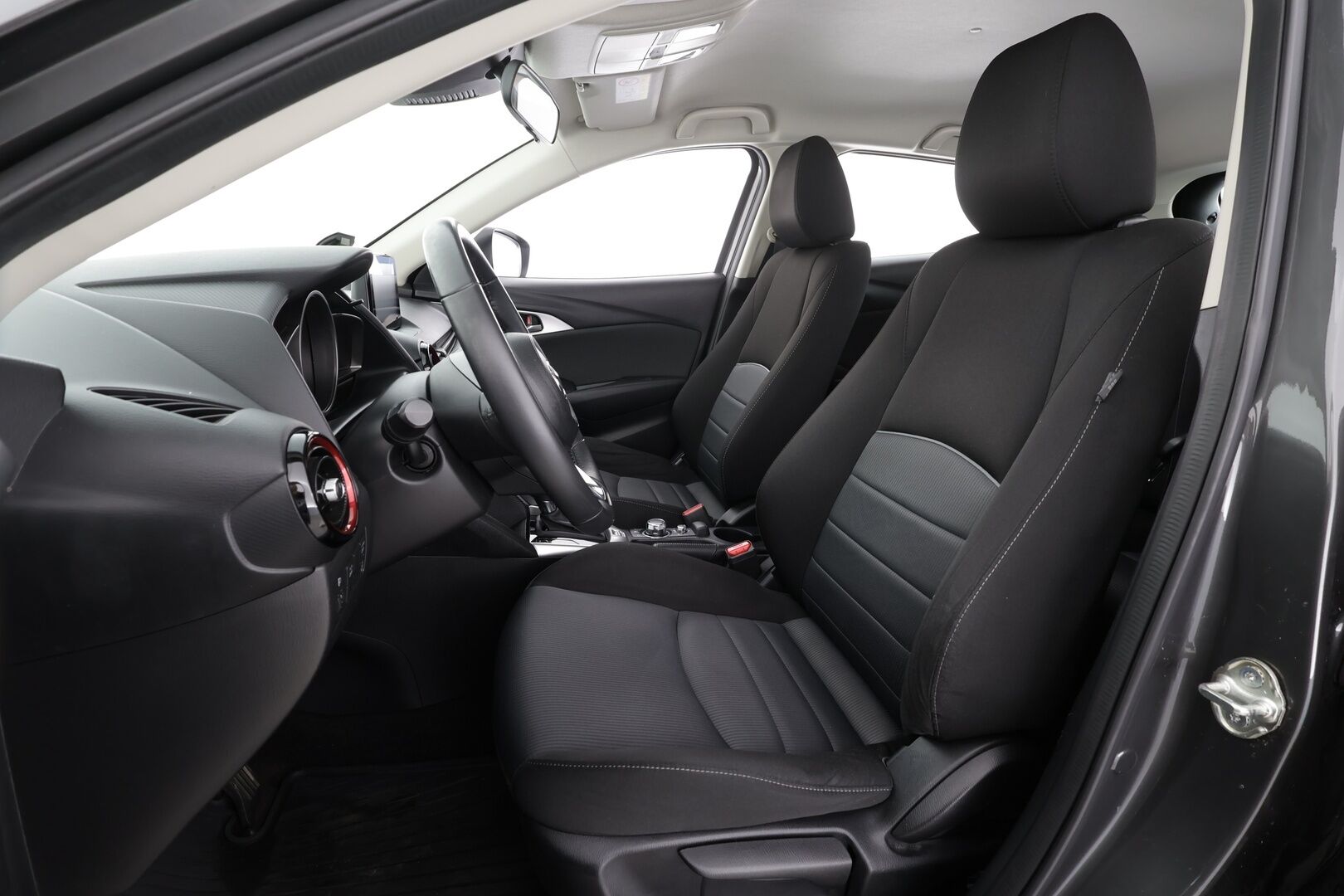 Mazda CX-3 2017 2,0 (120 hv) SKYACTIV-G Premium 6AT EN1 * Suomi-auto / Vakkari / P.kamera / Navi * - Kahdet renkaat aluvanteilla - HULLUT VÄLIPÄIVÄT KORKOTARJOUS 2,49%