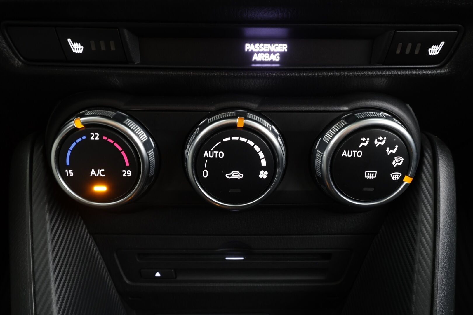 Mazda CX-3 2017 2,0 (120 hv) SKYACTIV-G Premium 6AT EN1 * Suomi-auto / Vakkari / P.kamera / Navi * - Kahdet renkaat aluvanteilla