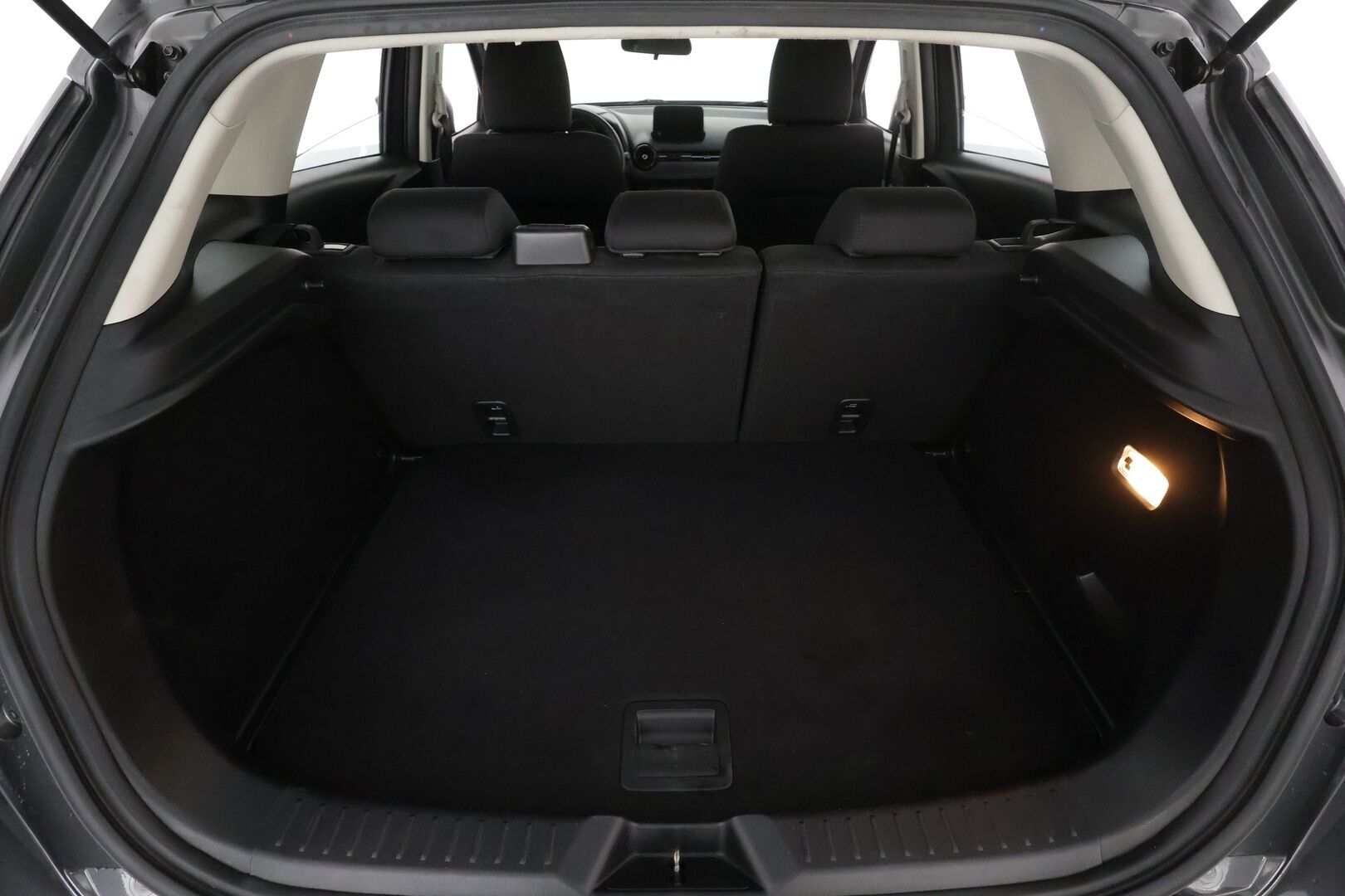 Mazda CX-3 2017 2,0 (120 hv) SKYACTIV-G Premium 6AT EN1 * Suomi-auto / Vakkari / P.kamera / Navi * - Kahdet renkaat aluvanteilla