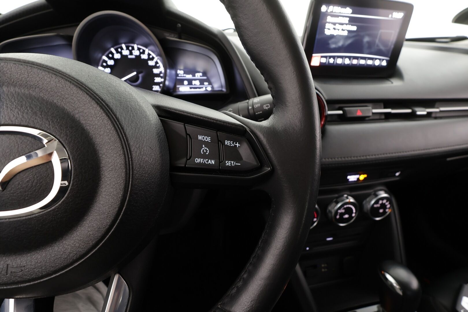 Mazda CX-3 2017 2,0 (120 hv) SKYACTIV-G Premium 6AT EN1 * Suomi-auto / Vakkari / P.kamera / Navi * - Kahdet renkaat aluvanteilla - HULLUT VÄLIPÄIVÄT KORKOTARJOUS 2,49%