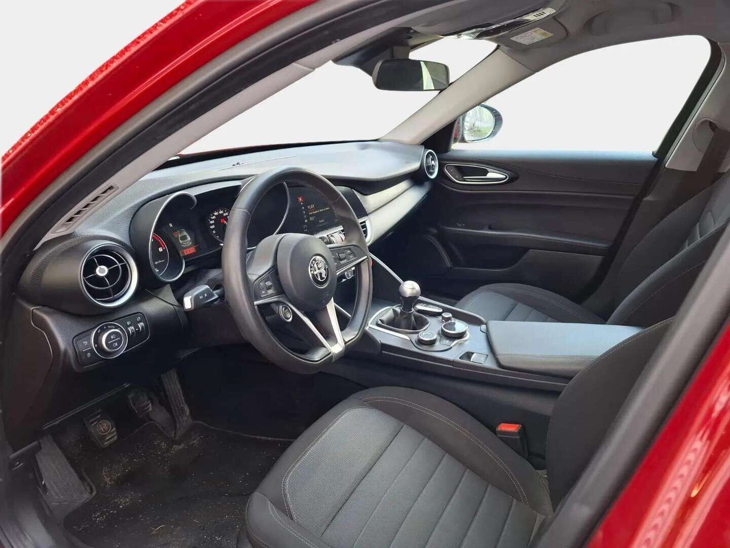 Alfa Romeo Giulia 2017 2,2 Diesel 150hp MT6 / Suomiauto / Lohko & Sisäpistoke / Vakkari / Peruutustutkat - Kahdet renkaat aluvantein / Juuri huollettu / Jakopää tehty 05/2025! - Osta nyt, maksa vasta ensi vuonna