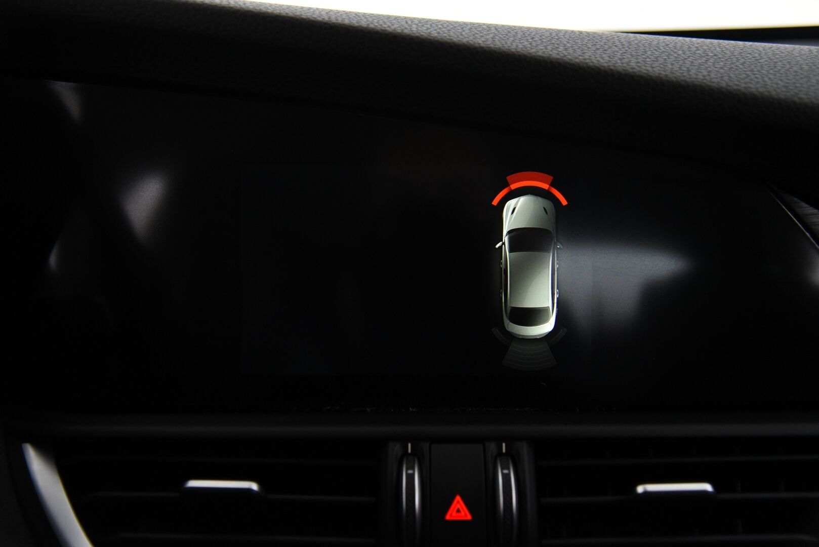 Alfa Romeo Giulia 2017 2,2 Diesel 150hp MT6 / Suomiauto / Lohko & Sisäpistoke / Vakkari / Peruutustutkat - Kahdet renkaat aluvantein / Juuri huollettu / Jakopää tehty 05/2025! - Osta nyt, maksa vasta ensi vuonna