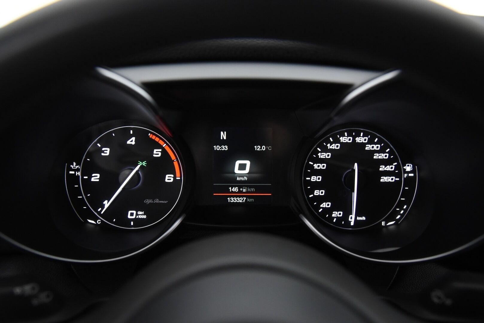 Alfa Romeo Giulia 2017 2,2 Diesel 150hp MT6 / Suomiauto / Lohko & Sisäpistoke / Vakkari / Peruutustutkat - Kahdet renkaat aluvantein / Juuri huollettu / Jakopää tehty 05/2025! - Osta nyt, maksa vasta ensi vuonna