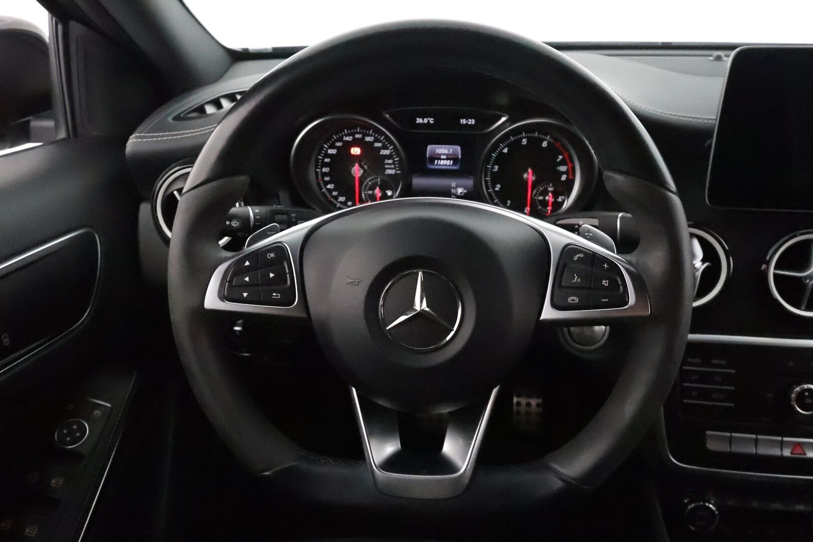 Mercedes-Benz A 2017 180 A White Art Edition AMG **Webasto / LED-High Performance / P.Kamera / Vakkari / Sporttipenkit** - Suomi-auto / Kahdet Renkaat