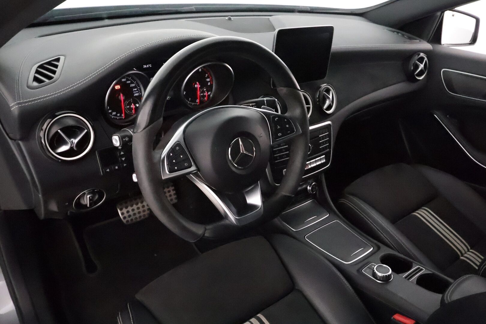 Mercedes-Benz A 2017 180 A White Art Edition AMG **Webasto / LED-High Performance / P.Kamera / Vakkari / Sporttipenkit** - Suomi-auto / Kahdet Renkaat