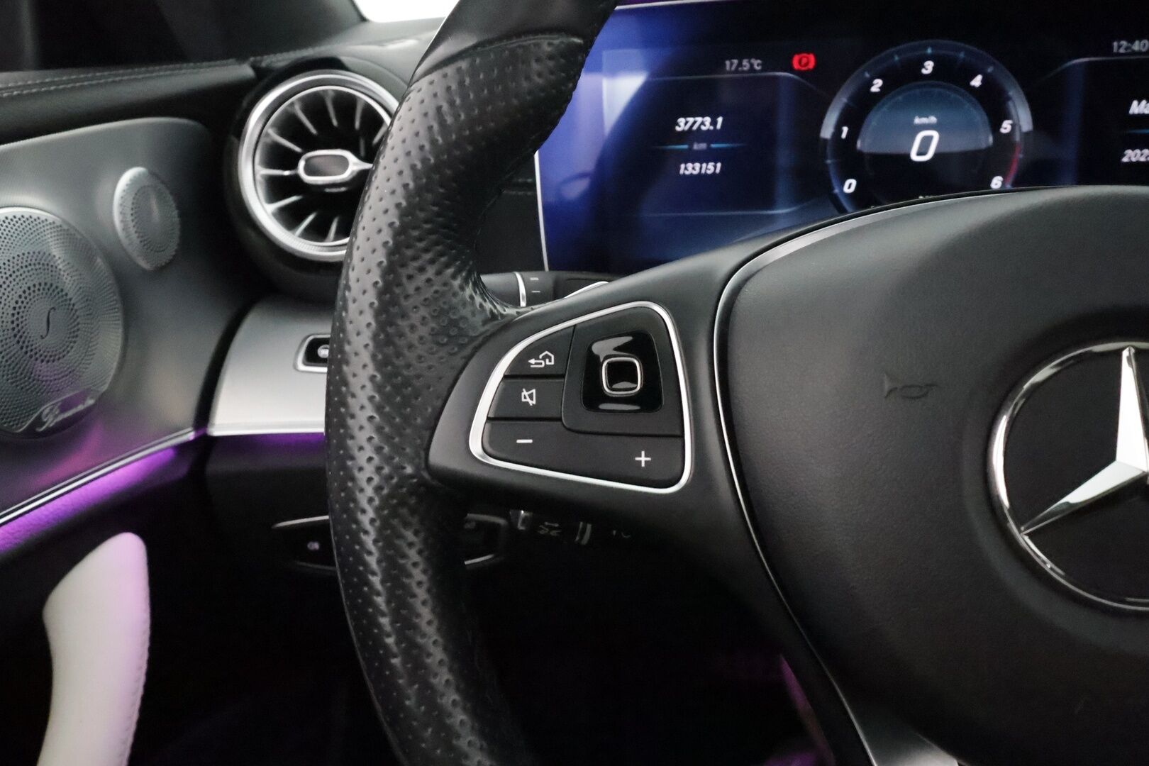 Mercedes-Benz E 2017 220 d A Coupé Business AMG **Imuovet / Burmester / HUD / Distronic+ / Panorama / Widescreen / Muistipenkit** - Supervarusteet! / Night-paketti / 360 Kamera / Kaistavahti / Apple&Android / Keyless - HULLUT VÄLIPÄIVÄT KORKOTARJOUS 2,49%