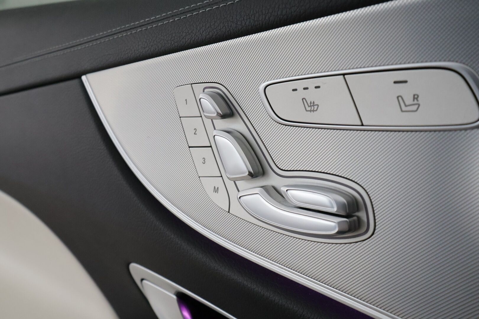 Mercedes-Benz E 2017 220 d A Coupé Business AMG **Imuovet / Burmester / HUD / Distronic+ / Panorama / Widescreen / Muistipenkit** - Supervarusteet! / Night-paketti / 360 Kamera / Kaistavahti / Apple&Android / Keyless - HULLUT VÄLIPÄIVÄT KORKOTARJOUS 2,49%