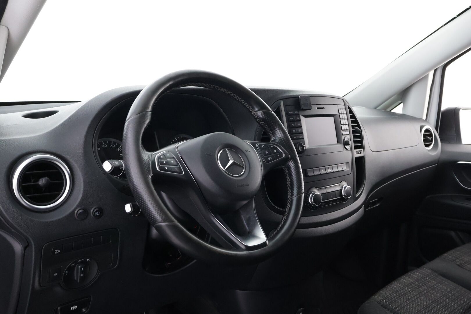 Mercedes-Benz Vito 2018 116CDI 4x4-3,05/32K keskipitkä A2 A Winter - Suomiauto | Webasto | Koukku | ILS LED | Peruutuskamera | Vakkari | Karjarauta | Näyttävä yksilö | Juuri tullut Tampereelle!