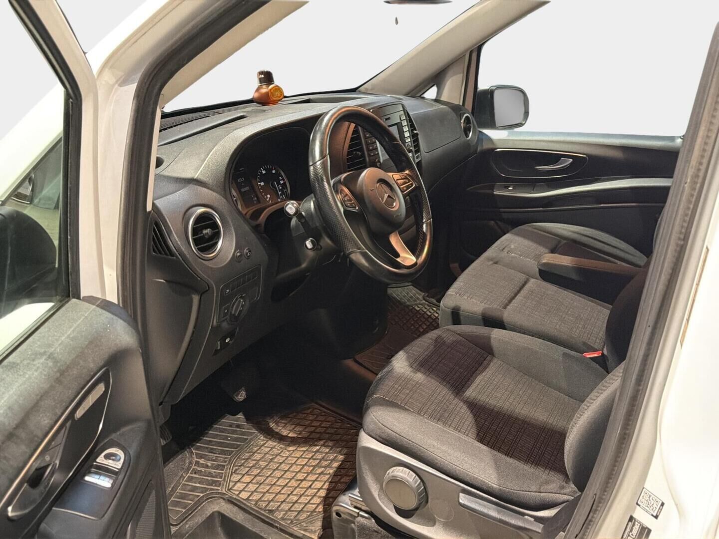 Mercedes-Benz Vito 2018 116CDI 4x4-3,05/32K keskipitkä A2 A Winter - Suomiauto | Webasto | Koukku | ILS LED | Peruutuskamera | Vakkari | Karjarauta | Näyttävä yksilö | Juuri tullut Tampereelle!