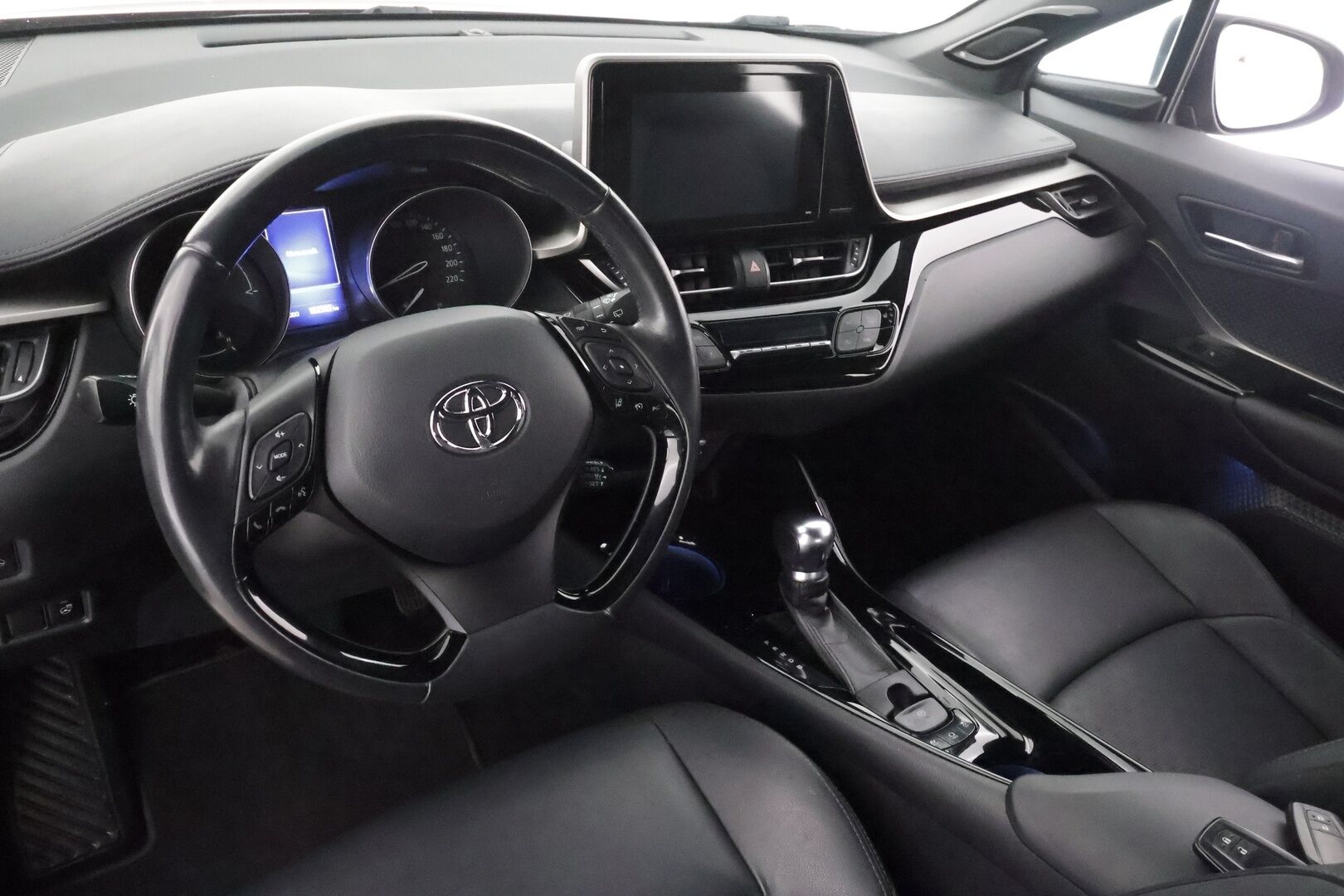Toyota C-HR 2018 1,8 Hybrid Intense - | Vakkari | lohko | LED | Koukku | JBL | P.kamera | Nahat | Ratinlämmitys | Apple&Android | Suomi-auto | Kahdet Renkaat |