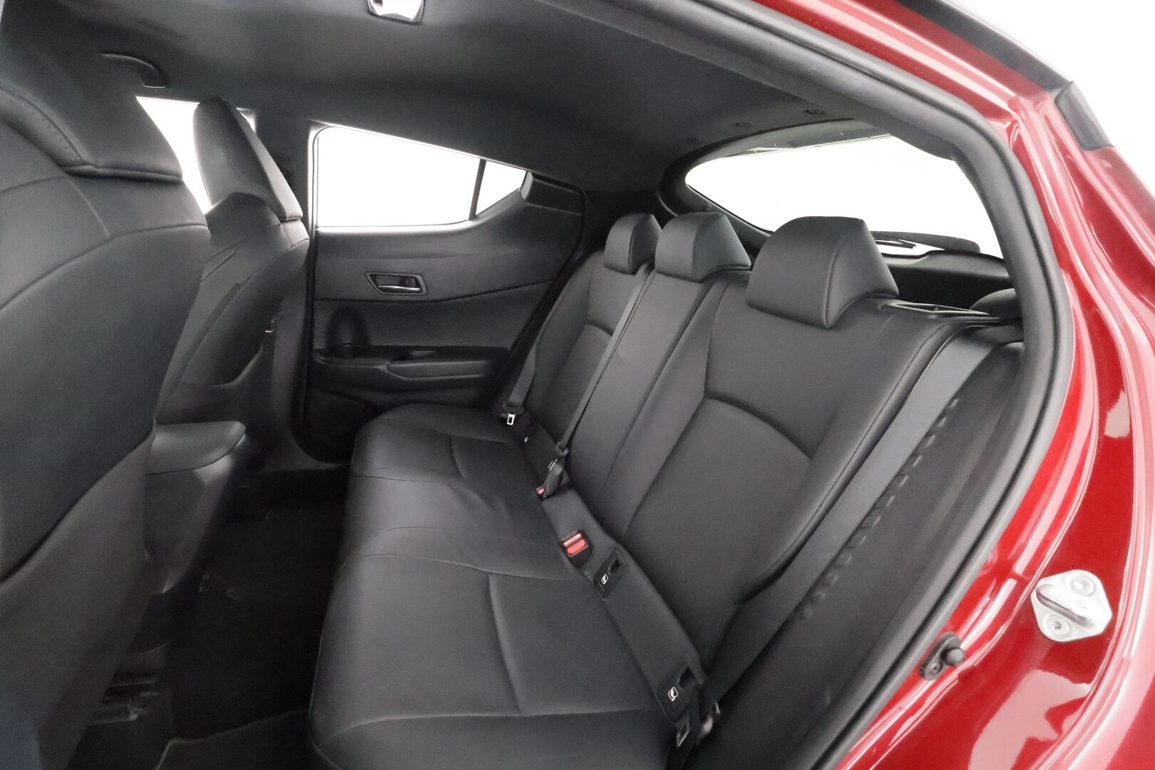 Toyota C-HR 2018 1,8 Hybrid Intense - | Vakkari | lohko | LED | Koukku | JBL | P.kamera | Nahat | Ratinlämmitys | Apple&Android | Suomi-auto | Kahdet Renkaat |