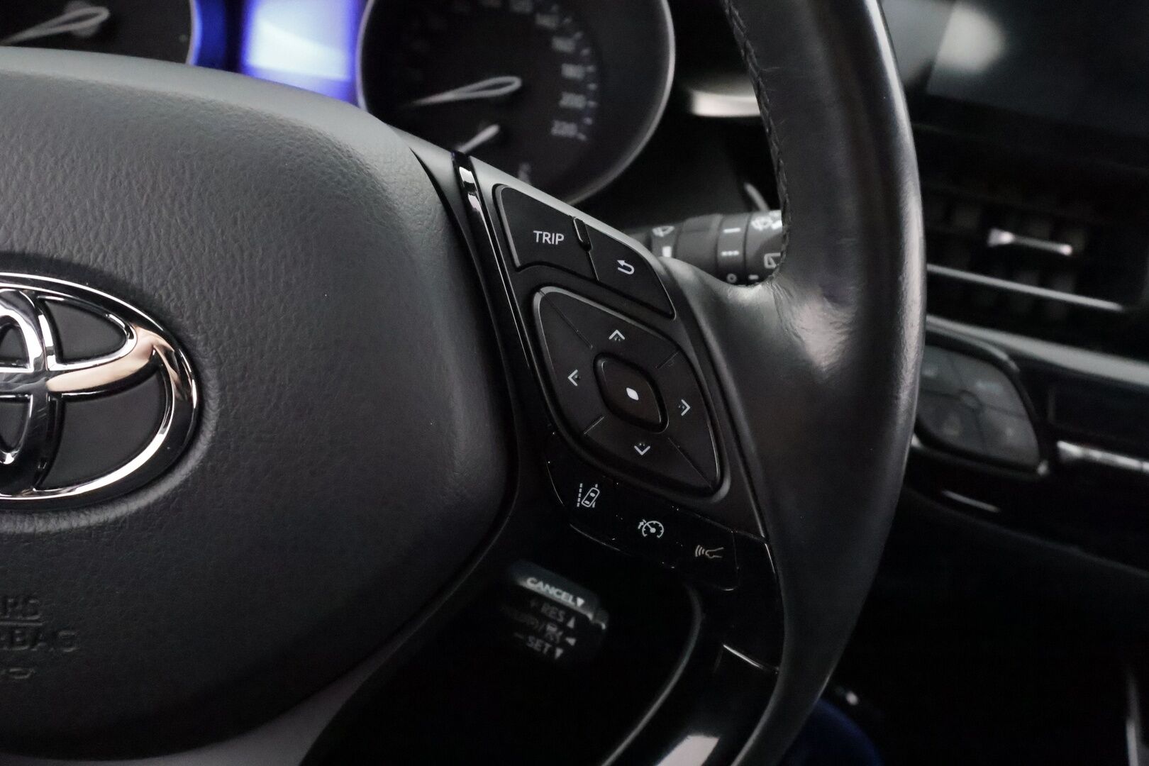 Toyota C-HR 2018 1,8 Hybrid Intense - | Vakkari | lohko | LED | Koukku | JBL | P.kamera | Nahat | Ratinlämmitys | Apple&Android | Suomi-auto | Kahdet Renkaat |