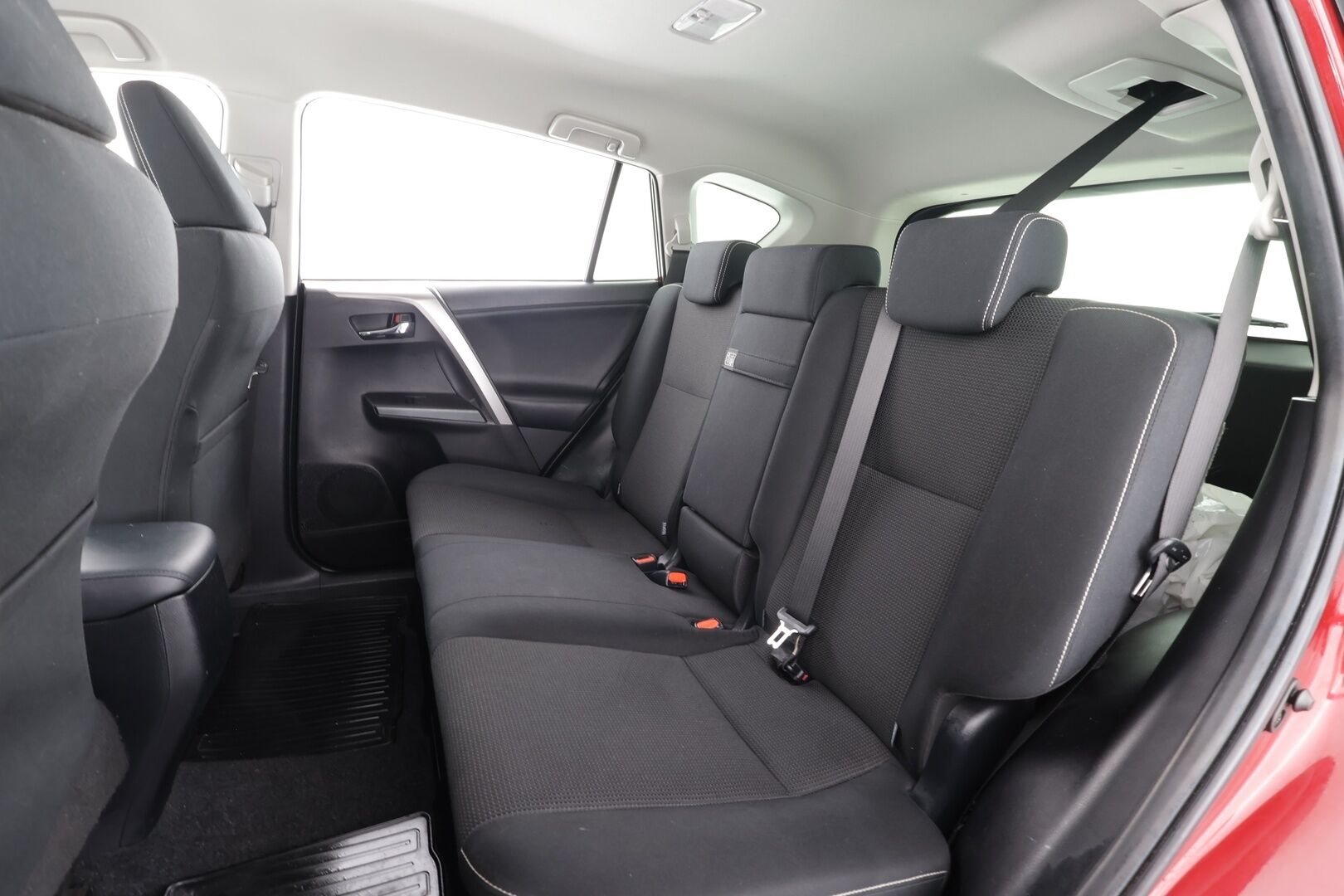 Toyota RAV4 2018 2,5 Hybrid AWD Hybrid Edition * ACC / LED / P.Kamera / Koukku / Navi / Kaistavahti / Keyless * - Suomi-auto / Kahdet renkaat aluvanteilla / Merkkihuollot