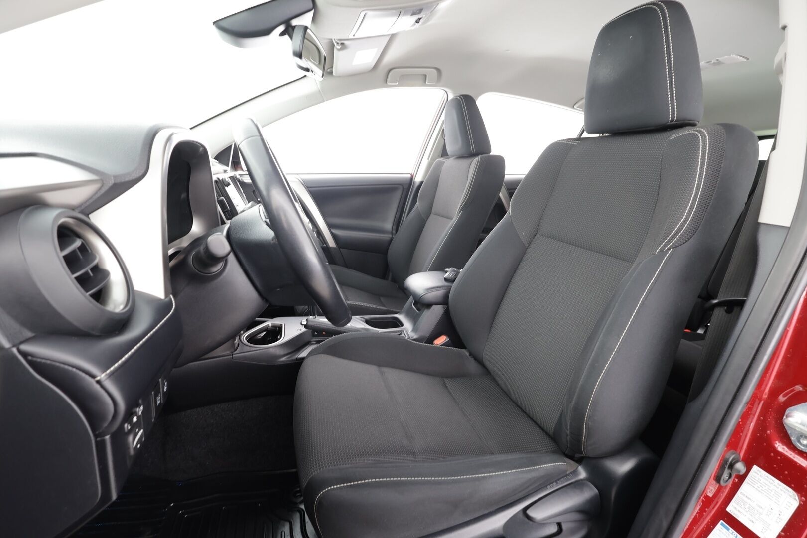 Toyota RAV4 2018 2,5 Hybrid AWD Hybrid Edition * ACC / LED / P.Kamera / Koukku / Navi / Kaistavahti / Keyless * - Suomi-auto / Kahdet renkaat aluvanteilla / Merkkihuollot