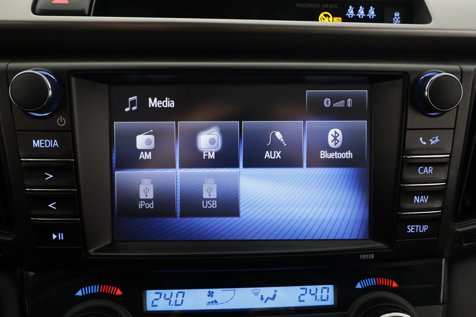 Toyota RAV4 2018 2,5 Hybrid AWD Hybrid Edition * ACC / LED / P.Kamera / Koukku / Navi / Kaistavahti / Keyless * - Suomi-auto / Kahdet renkaat aluvanteilla / Merkkihuollot